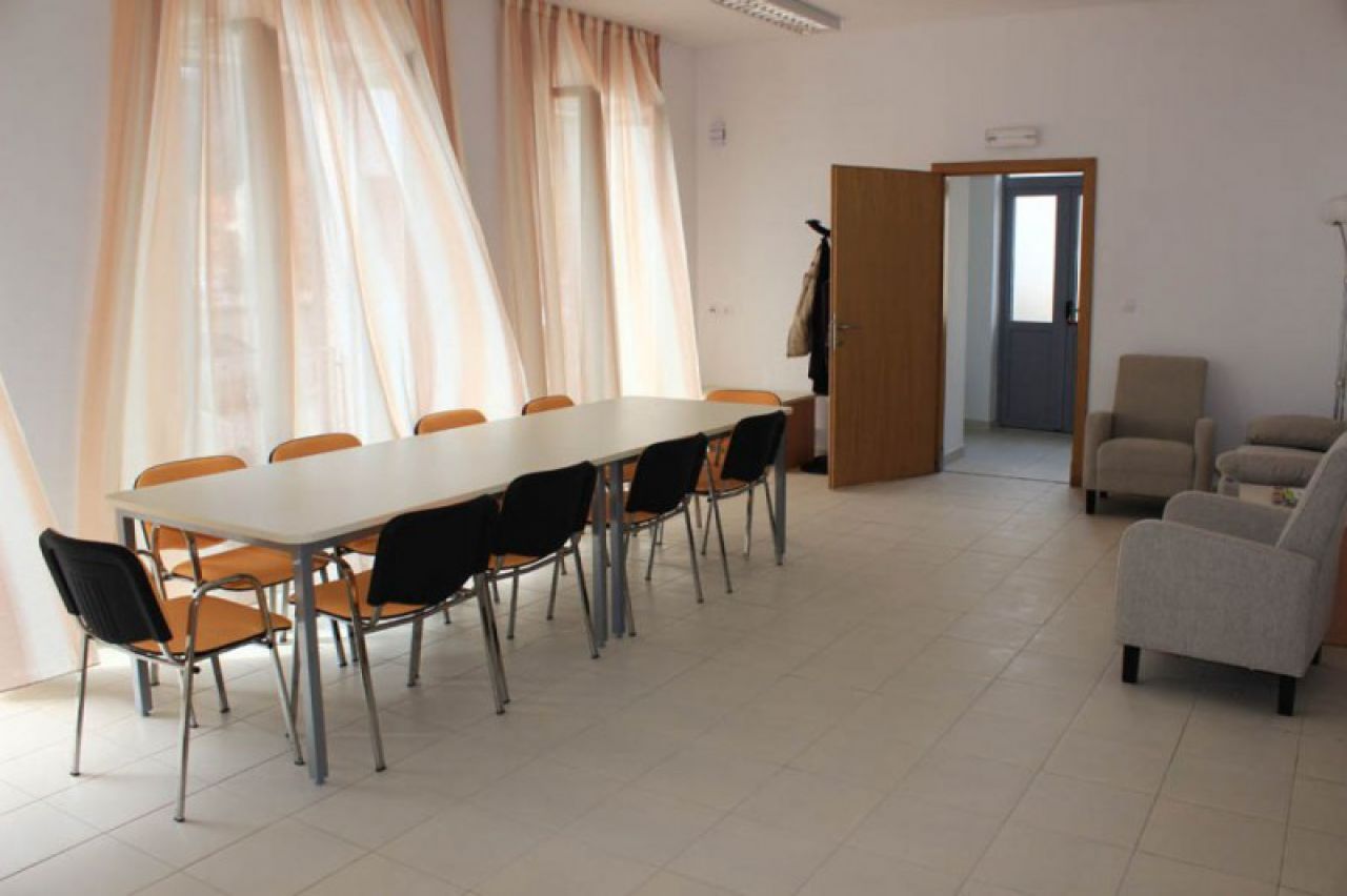 Tišnjani dobili moderno opremljen Dom za starije: Prvi štićenici u njemu za dva tjedna Tišnjani dobili moderno opremljen Dom za starije: Prvi štićenici u njemu za dva tjedna